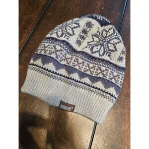 Reversable Muk Luks Winter Hat Blue and Cream